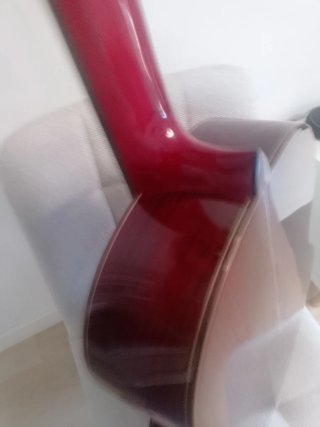 Guitarra flamenca autoamplificada