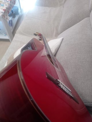 Guitarra flamenca autoamplificada