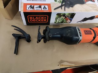 Sierra Sable Eléctrica BLACK+DECKER 750W