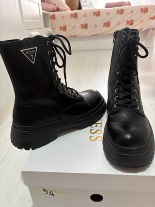 Botines negros GUESS talla 38