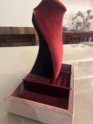 Joyero de terciopelo para collares y anillos