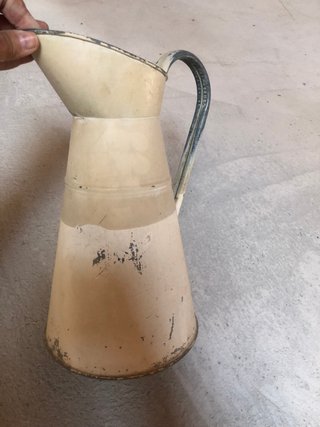 Jarra metálica antigua S. XIX