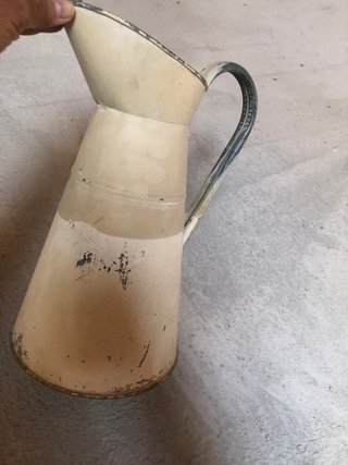 Jarra metálica antigua S. XIX