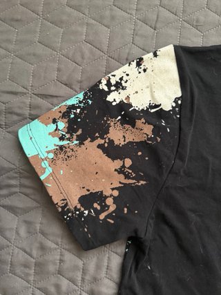 Camiseta Barrow Negra con Estampado Multicolor