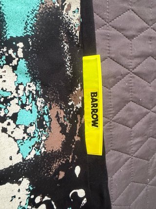 Camiseta Barrow Negra con Estampado Multicolor