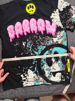 Camiseta Barrow Negra con Estampado Multicolor