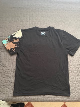 Camiseta Barrow Negra con Estampado Multicolor