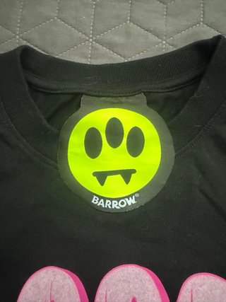 Camiseta Barrow Negra con Estampado Multicolor