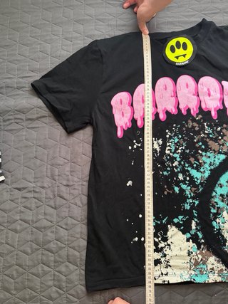 Camiseta Barrow Negra con Estampado Multicolor