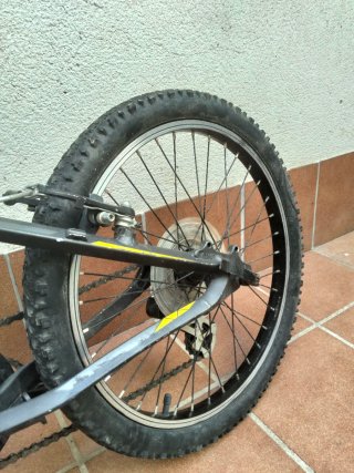 Bicicleta Orbea Negra y Amarilla