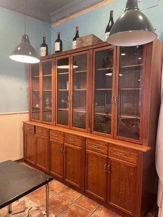 Mueble aparador estilo inglés madera y cristal