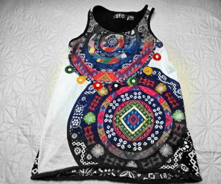 Camiseta Desigual Niña Multicolor. Talla 9-10 años