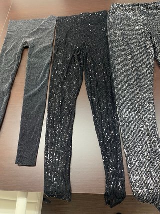 Pantalones de lentejuelas negros y plateados