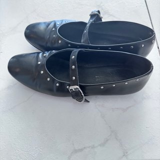 Merceditas Bryan negras con tachuelas