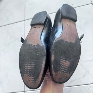 Merceditas Bryan negras con tachuelas