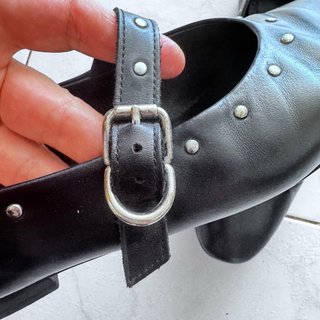 Merceditas Bryan negras con tachuelas