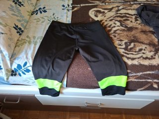 Mallas deportivas negras con detalles fluorescente