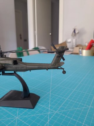 Miniatura Helicóptero AH-64A Apache