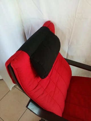 Sedia a dondolo Ikea Poang rossa