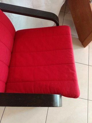 Sedia a dondolo Ikea Poang rossa