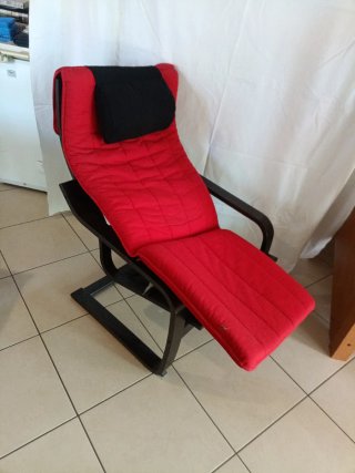 Sedia a dondolo Ikea Poang rossa
