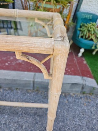 Consola Faux Bambú Natural con Cristal