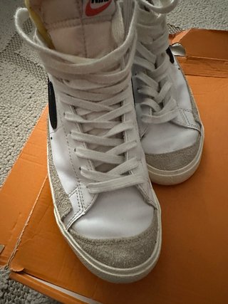Nike Blazer Beige y Blanco Talla 42