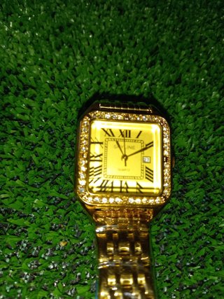 Reloj Skyline Dorado con Cristales