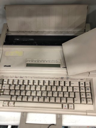 Máquina de escribir Olivetti Lettera E555 SP-II