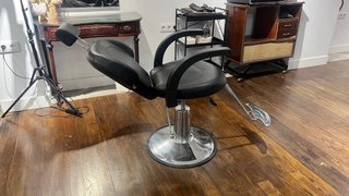 Sillón de peluquería/maquillaje negro