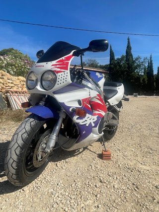 Honda CBR 900RR Fireblade 1992 sc28
