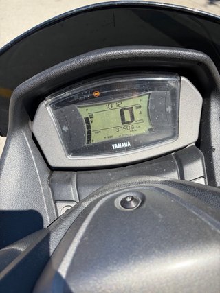 Yamaha NMAX 125 gris, moto scooter