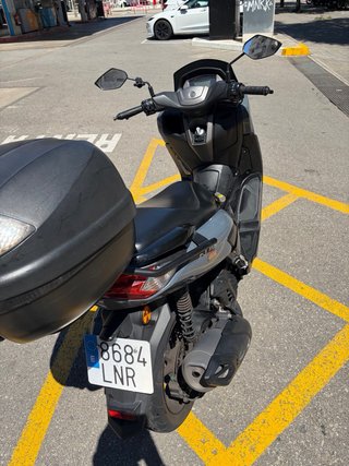 Yamaha NMAX 125 gris, moto scooter
