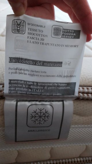 Camera matrimoniale con materasso ortopedico