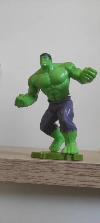 Figuras Hulk y Batman