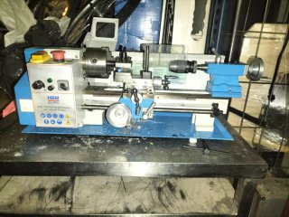 Torno HBM 180x300 con pantalla digital
