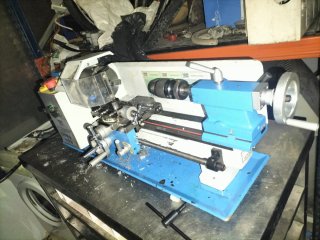 Torno HBM 180x300 con pantalla digital