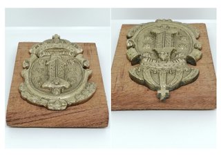 Antiguo raro escudo de La Coruña de bronce macizo.