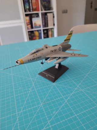 Miniatura F-100D Super Sabre USA
