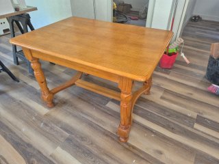 Mesa de comedor de madera
