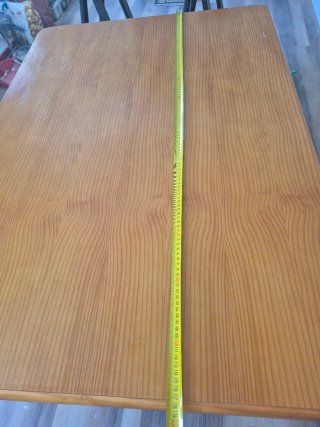 Mesa de comedor de madera