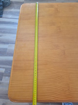 Mesa de comedor de madera