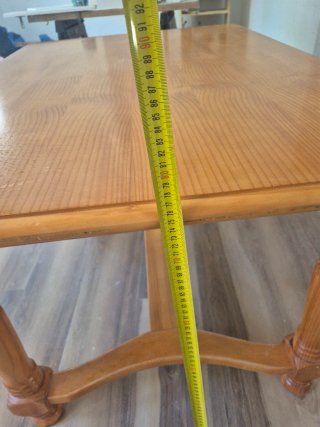 Mesa de comedor de madera