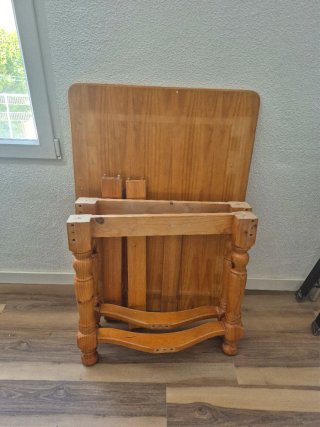 Mesa de comedor de madera