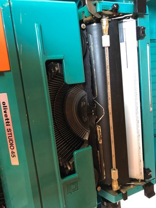 Máquina de escribir Olivetti Studio 45