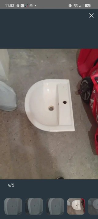Lavamanos de pared blanco