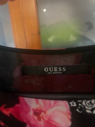 Vestido Guess floral negro y rojo