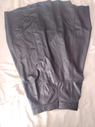 Falda Zara efecto piel negra