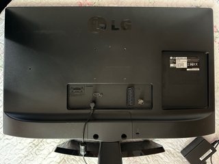 TV LG 24MT48DF Negra con mando a distancia
