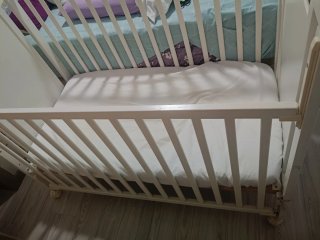 Cuna de bebé blanca 65 de ancho x125 de largo x101